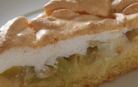 Rhabarberkuchen mit Eischnee