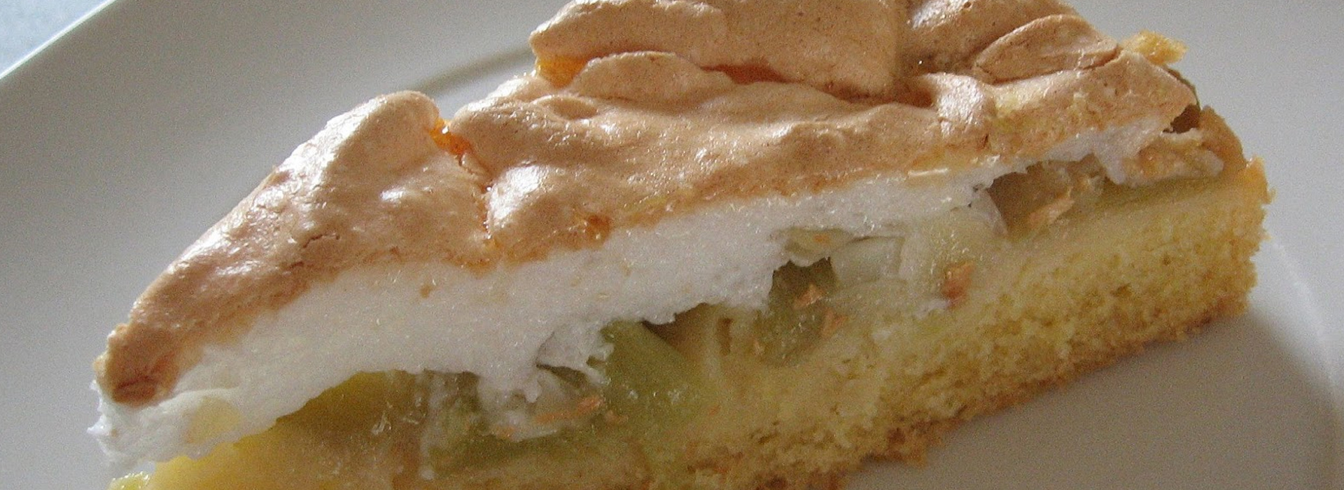 Rhabarberkuchen mit Eischnee